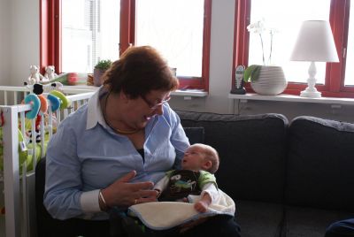 sBram en Oma hebben elkaar eens goed bekeken...