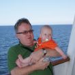 Opa en Bram op de boot