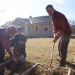 Maart '12, samen met opa en oma in de tuin werken!