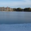 Er ligt al een dun laagje ijs op het meer...!