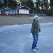 Judith op de schaatsen, nog even wennen...
