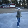 Judith op de schaatsen, nog even wennen...